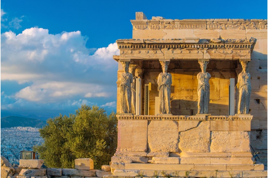 Discovering the Beauty of the Mediterranean: A Guide to the Best Sights and Experiences